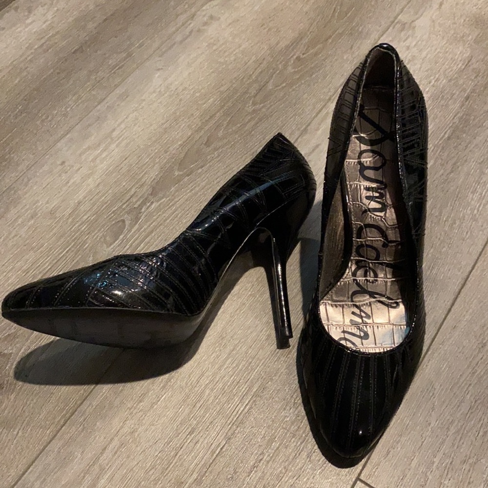 Sam Eldeman patent leather heels